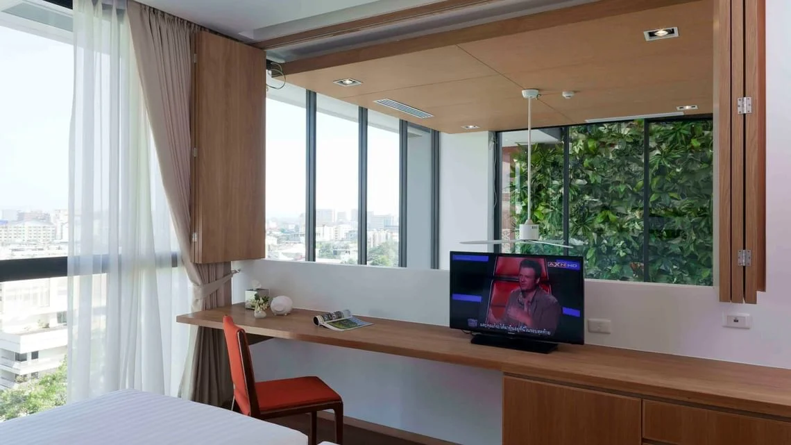Three Bedroom Duplex Penthouse with Bathtub