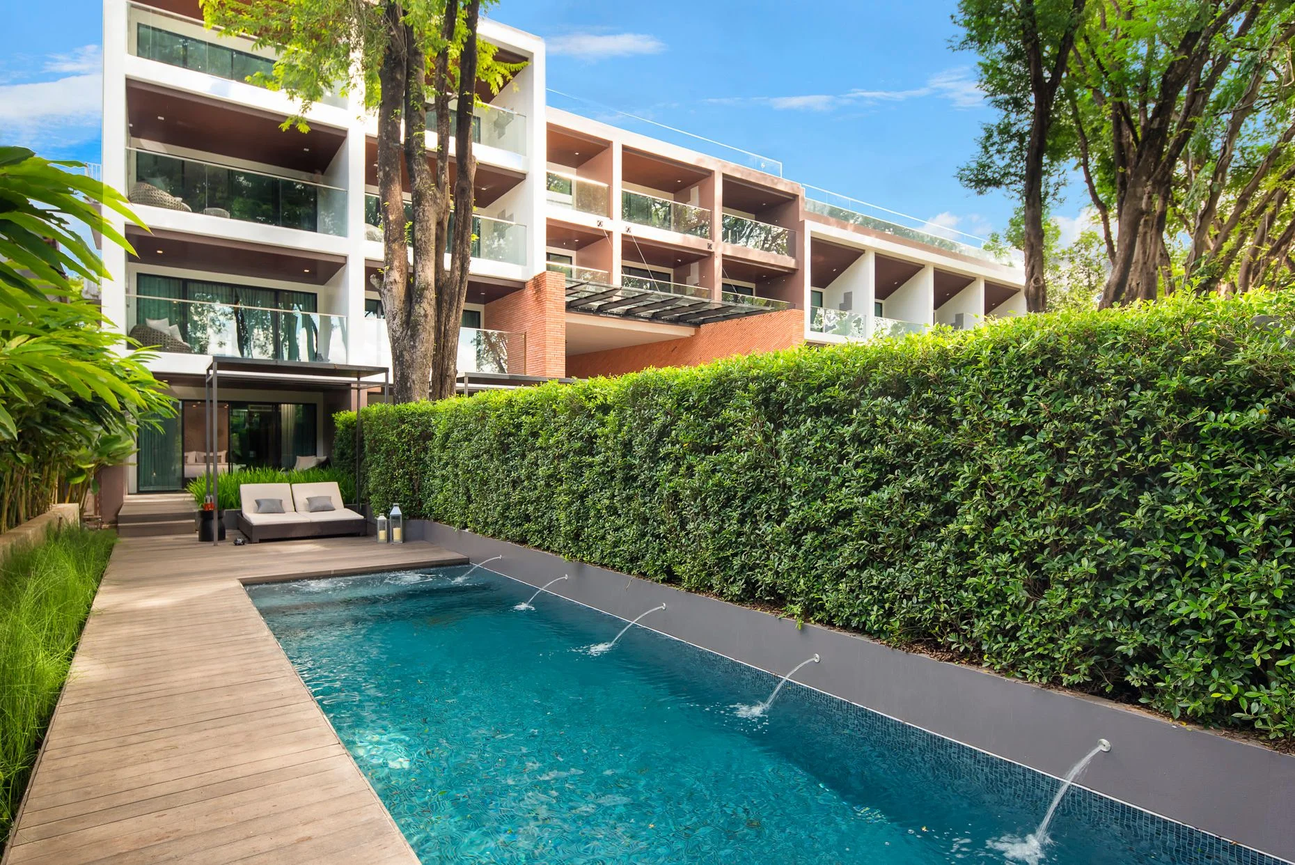 Pool Suite