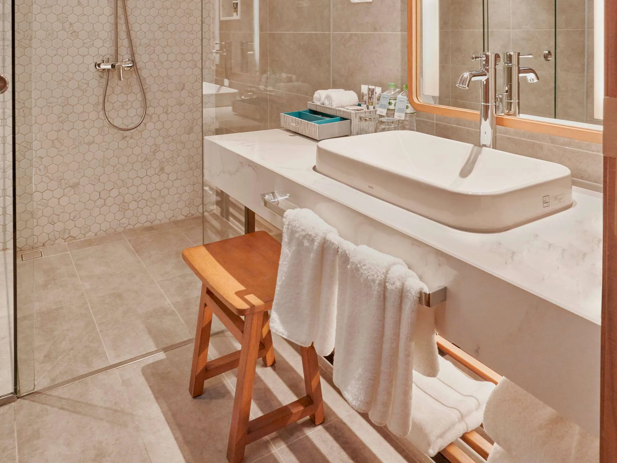 Standard room, Hillside (Across street to access hotel facilities) - 1 Queen bed