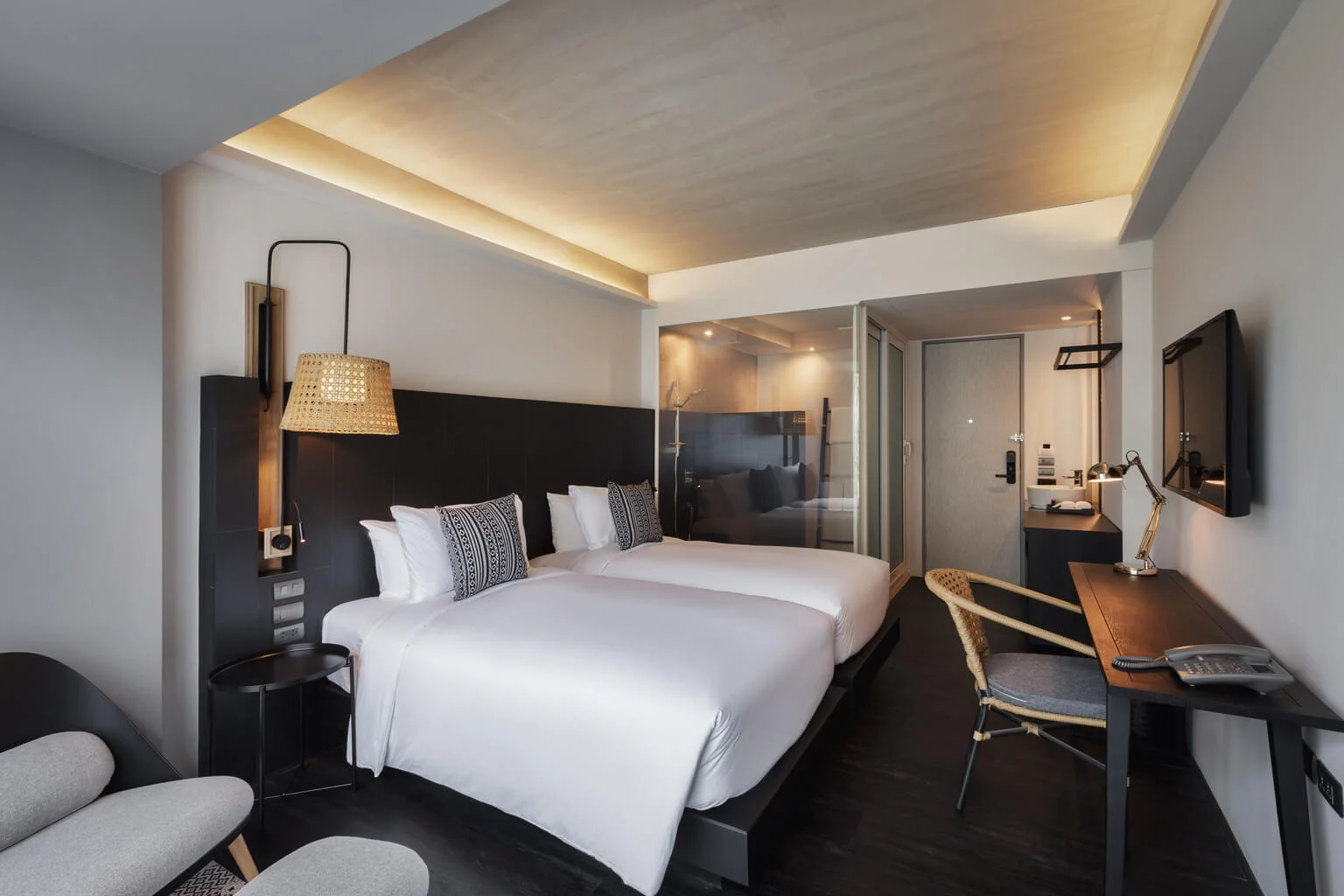 Standard Pool Access Room
