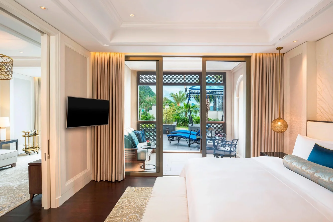 St. Regis Pool Suite