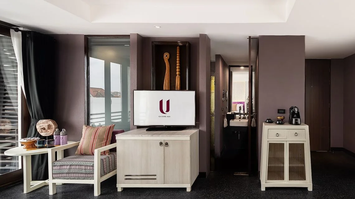 Deluxe with Bathtub