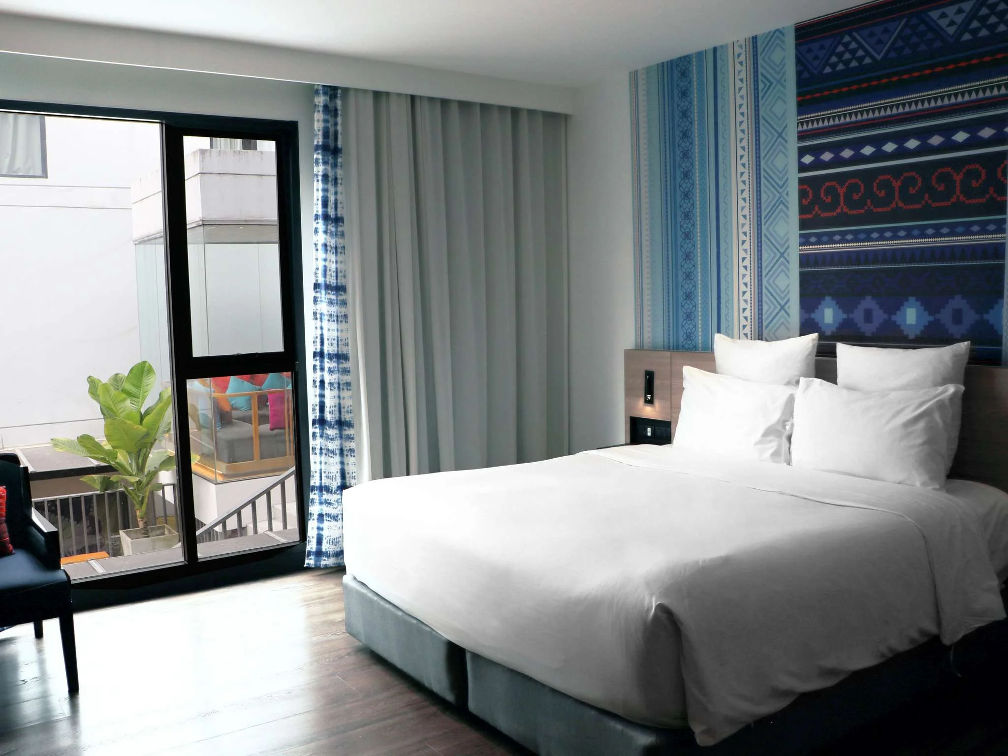Deluxe Room King Bed (Accessible Room)