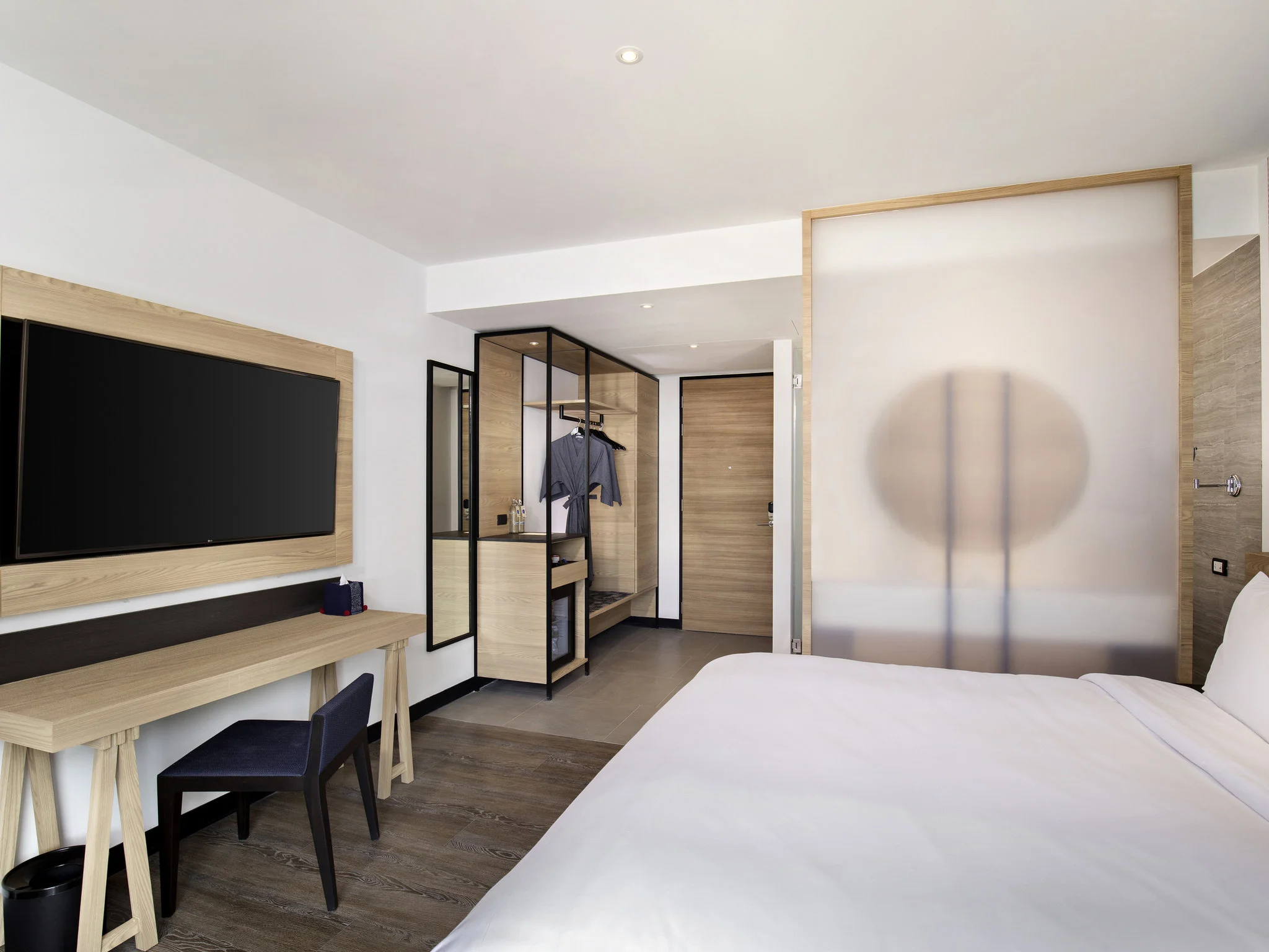 Deluxe King Bed with Terrace (Pet-Friendly)