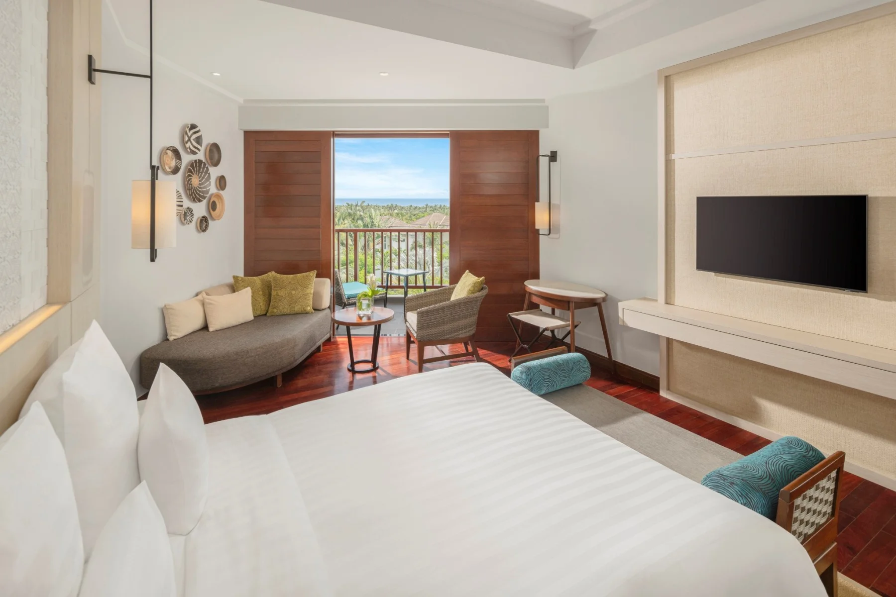 Deluxe Partial Ocean View