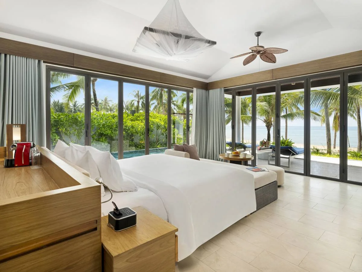 Deluxe Beachfront Bungalow with Private Pool