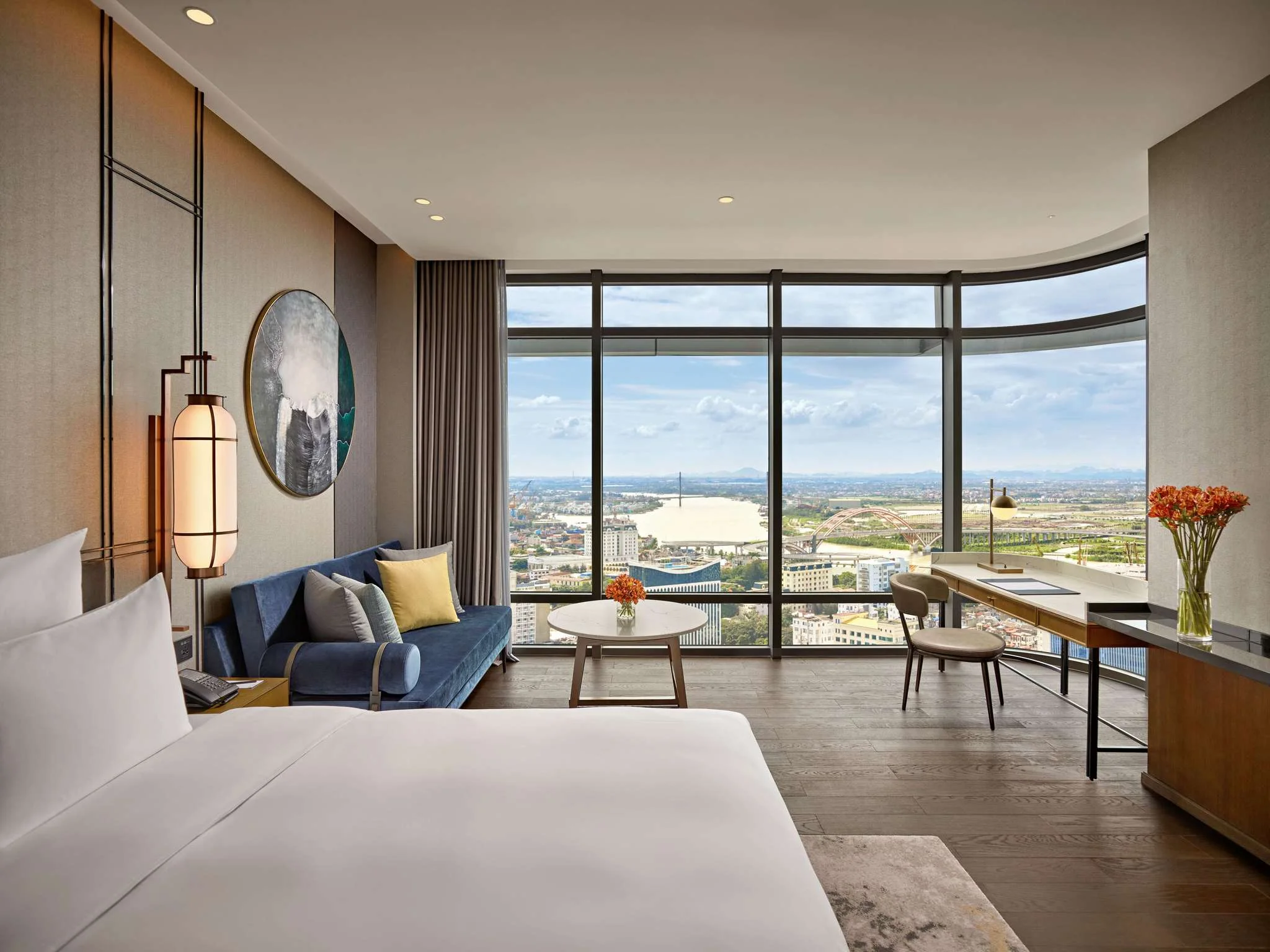 DELUXE CORNER ROOM, 1 King Bed