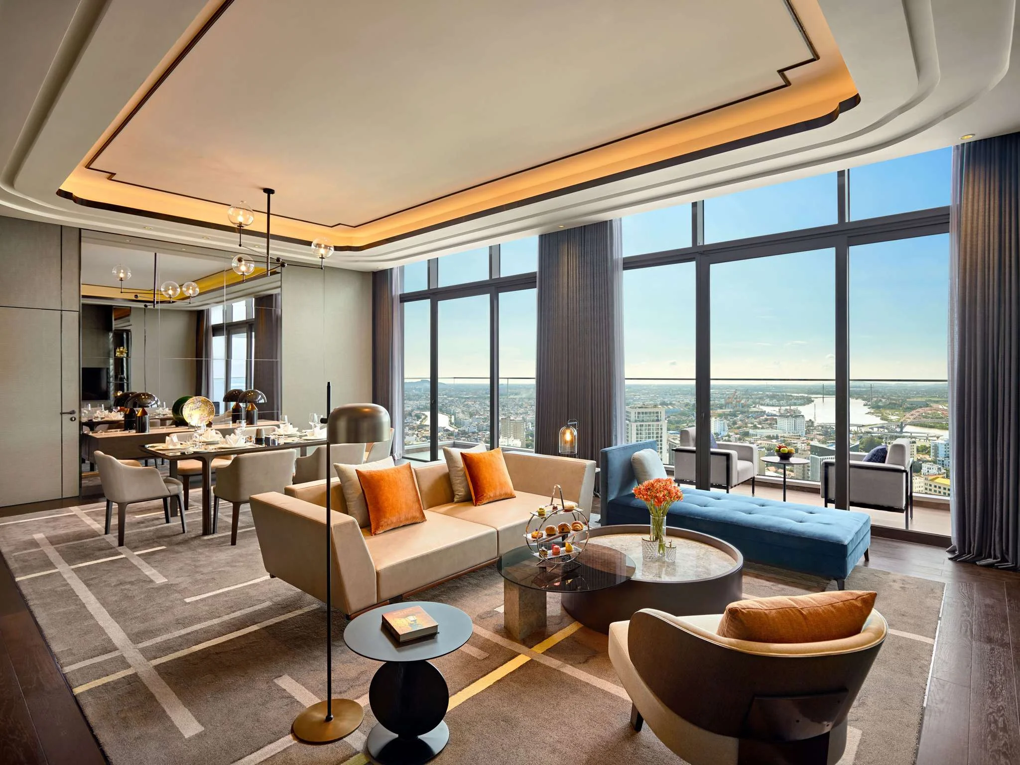 PRESIDENTIAL SUITE, 1 King Bed, High Floor, Habour view